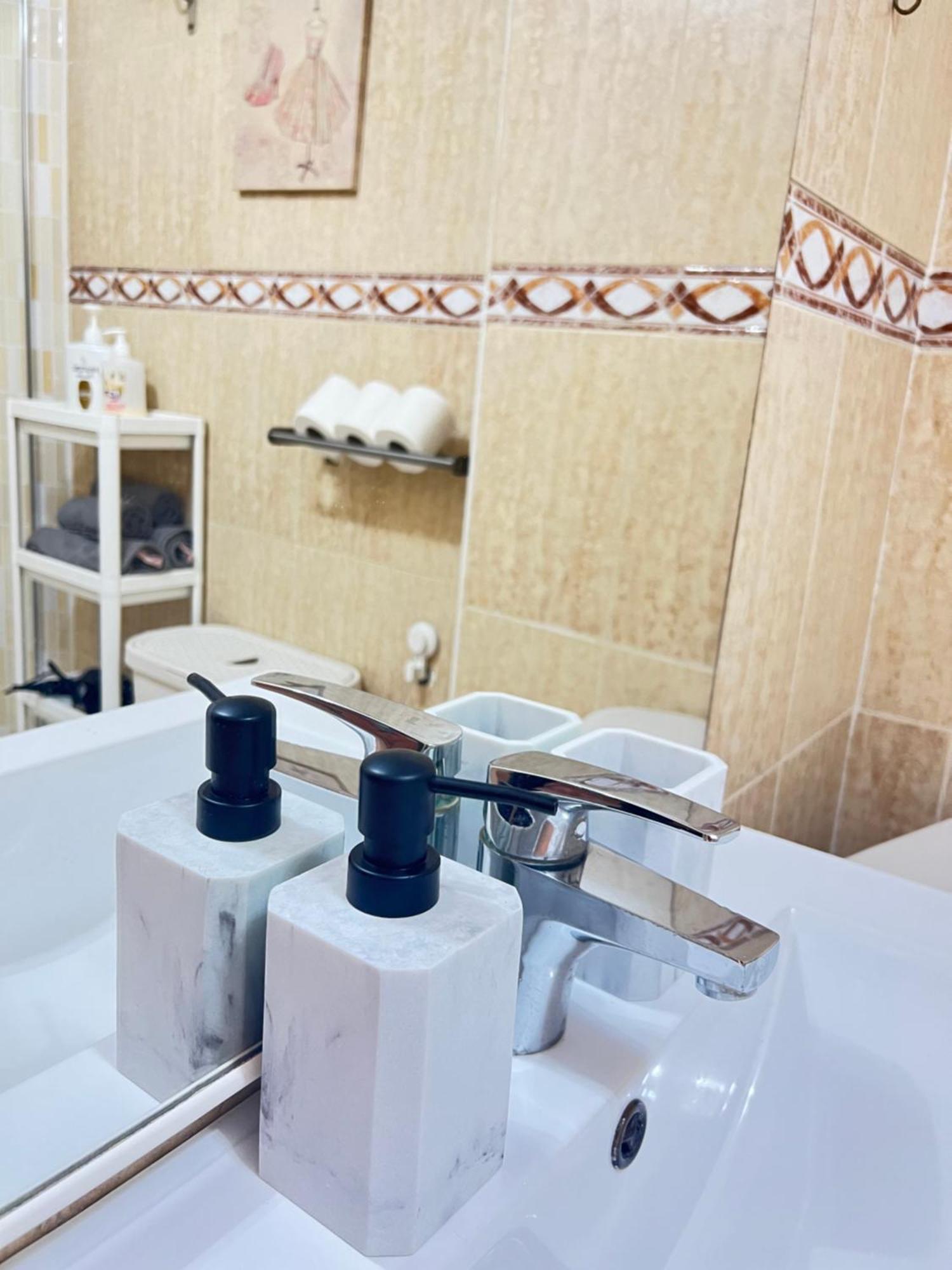 Renovated Cosy Studio 350 M Playa Del Cura, With Official Touristic License Torrevieja Ngoại thất bức ảnh